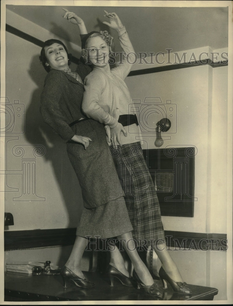1935 Press Photo Riette Hilliard ,actress with Jewel Roosevelt after a divorce