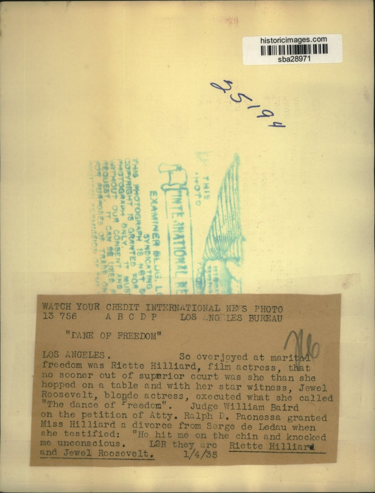 1935 Press Photo Riette Hilliard ,actress with Jewel Roosevelt after a divorce