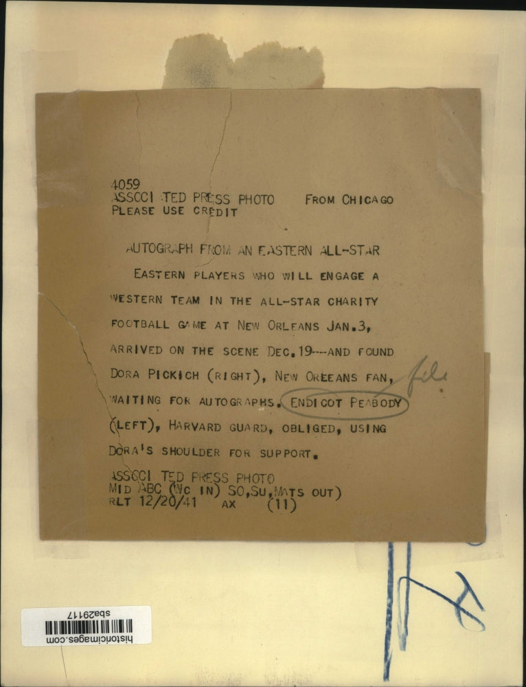1941 Press Photo Harvard guard Endicot Peabody signs autograph for Dora Pickich