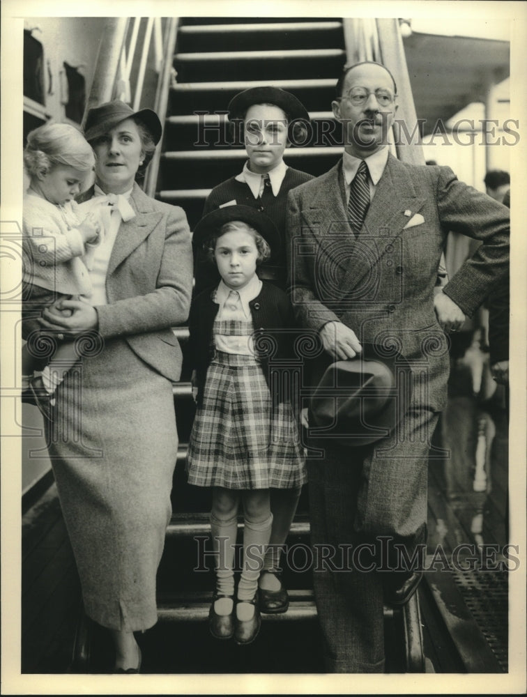 1936 Press Photo new Italian Ambassador to US Fulvio Suvich arrives with family