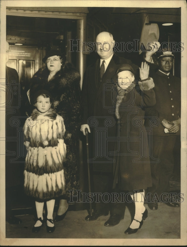 1932 Press Photo Democratic National Chairman James Farley and his family