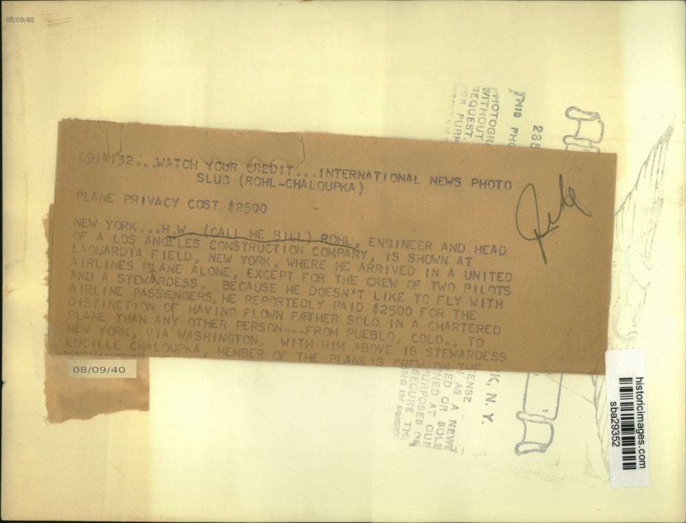 1940 Press Photo Los Angeles engineer Bill Rohl pays for private flight