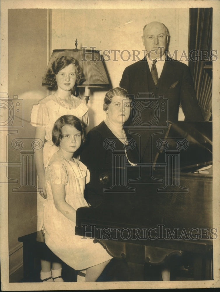 1933 Press Photo Mr & Mrs James A Farley,new Postmaster General & family