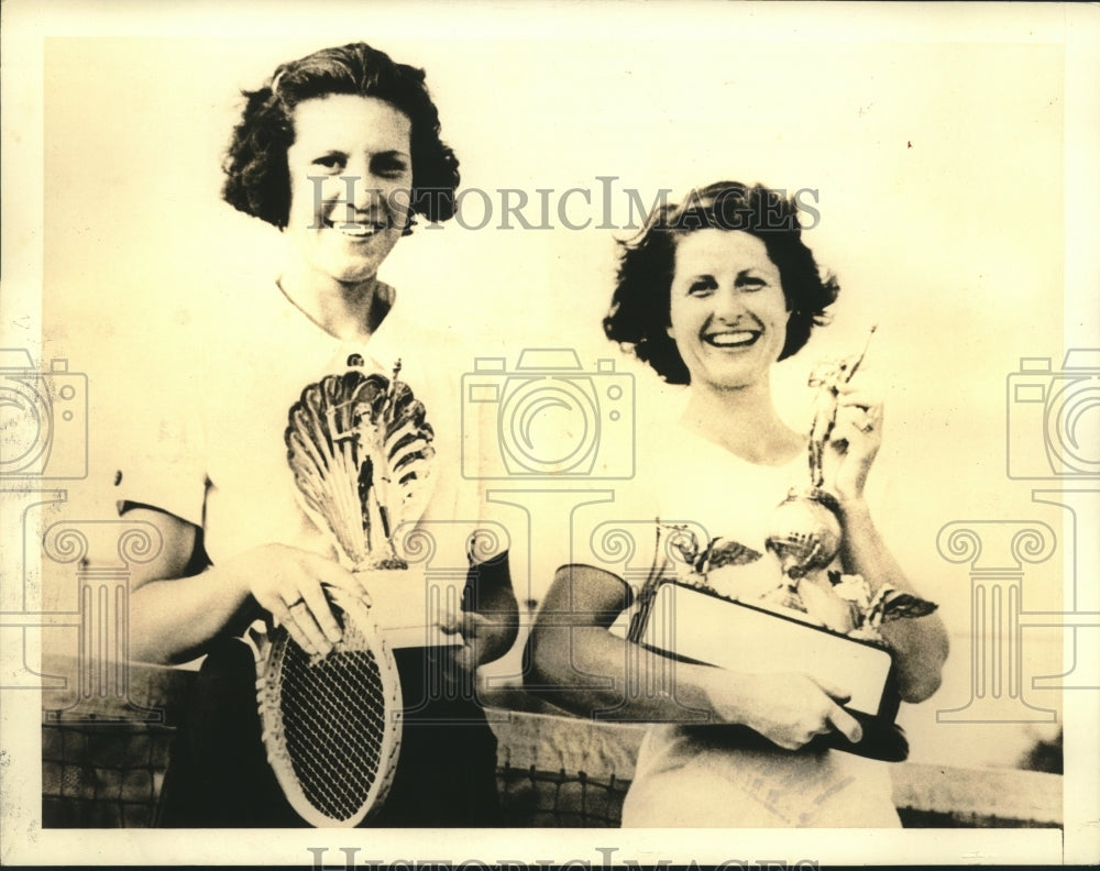 1937 Press Photo Winner Mary Teagarden & Runner-Up Shirley Kobo Win Trophies