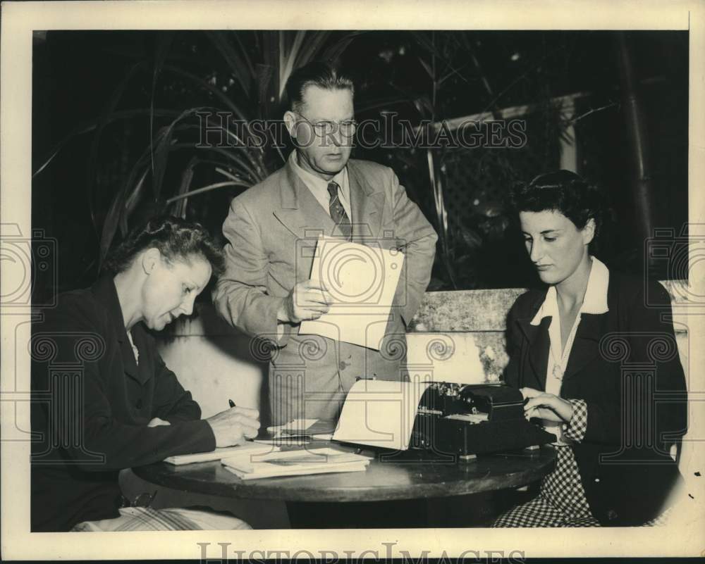 Press Photo Secretaries assist writer Earle Stanley Gardner in Nassau, Bahamas- Historic Images