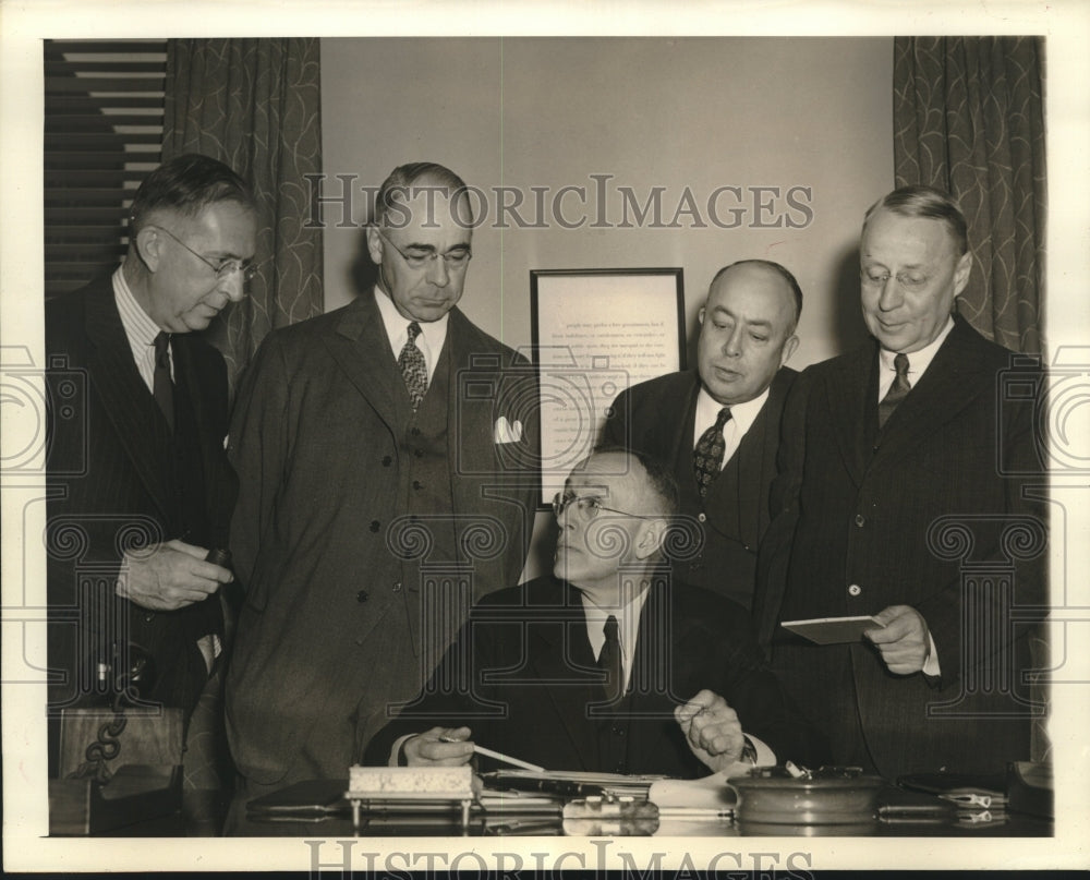 1941 Press Photo Manufacturers to have round-table "Defense Clinics" conference