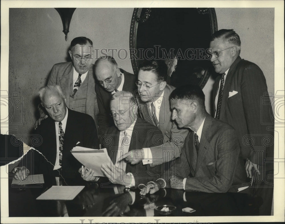 1941 Press Photo Reps of Oil Men & Railroads Meet in D.C. to Discuss Rates