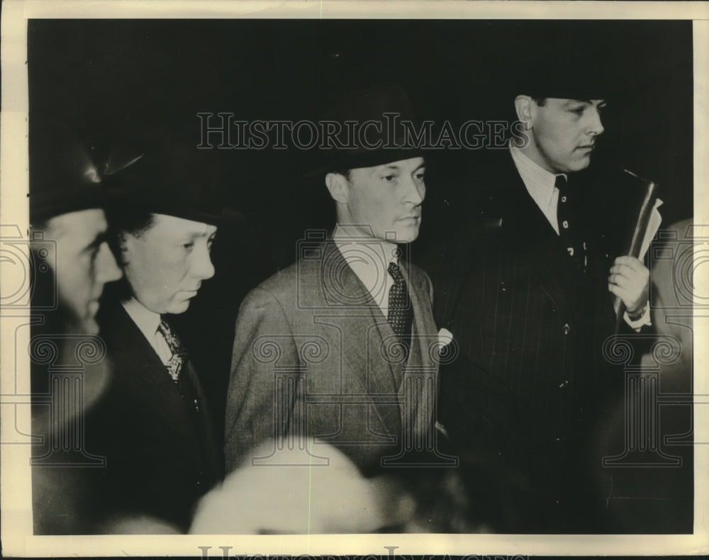 1938 Press Photo Count Haugwitz Reventlow arrives in London for court hearing