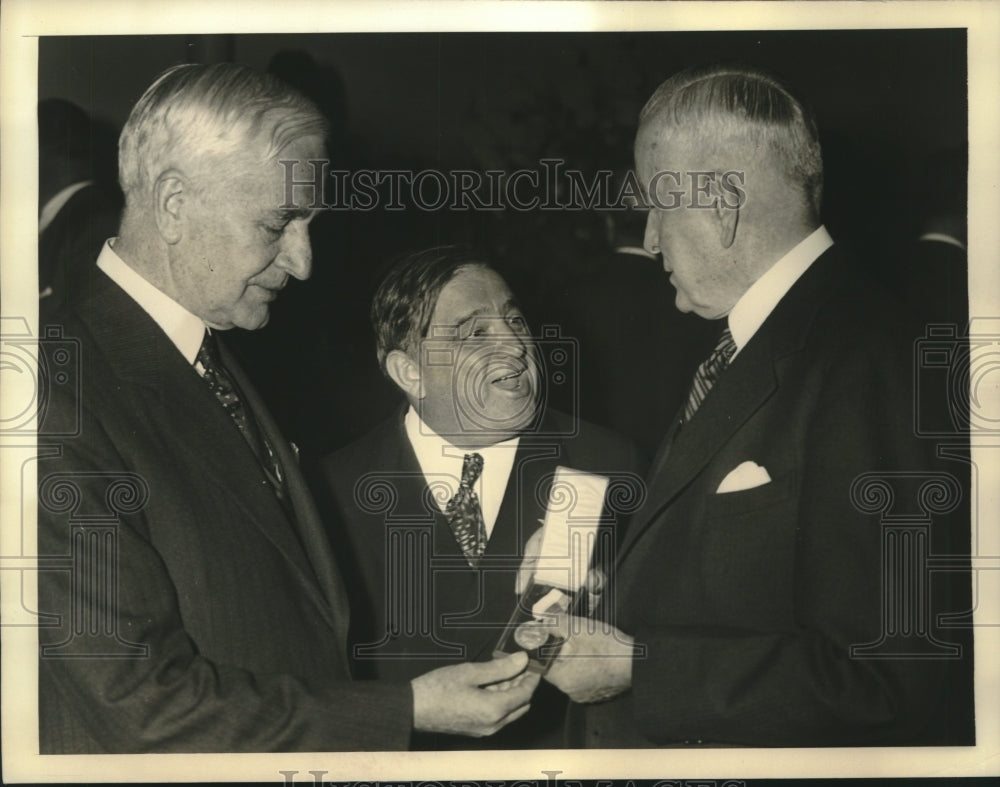 1939 Press Photo Secretary of State Cordell Hull, NYC Mayor LaGuardia ,TJ Watson