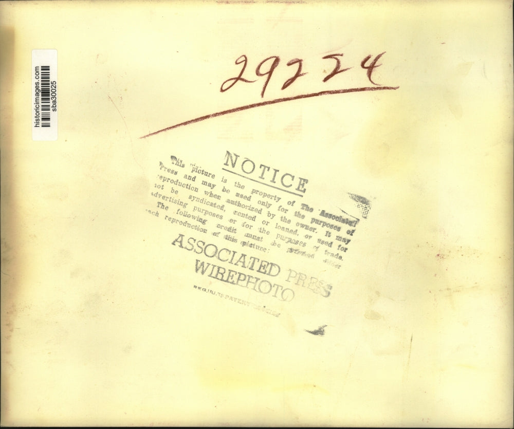 1947 Press Photo President Truman signs Greek-Turkish Aid bill in Kansas City