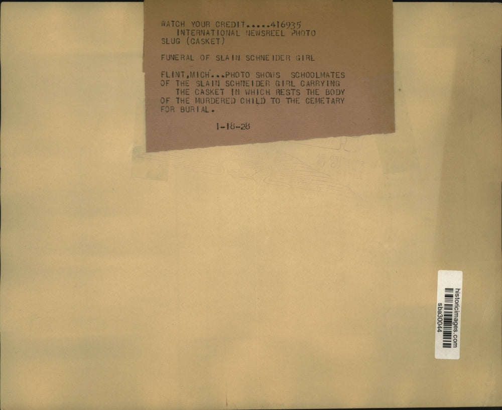 1928 Press Photo Schoolmates of Slain Schneider Girl Carries Casket - sba30044