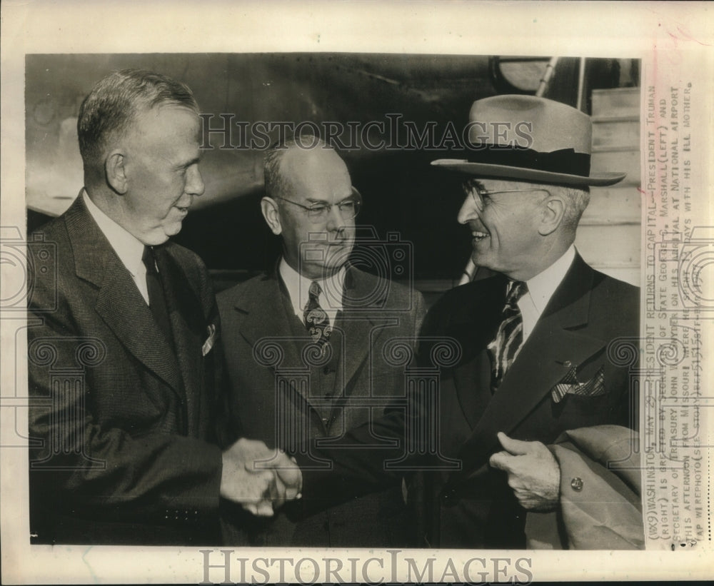 1957 Press Photo President Truman Greeted on Arrival at Airport From Missouri