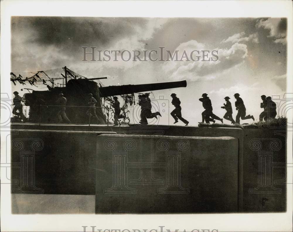 1940 Press Photo British Artillerymen in Practice Drill in Southeast England