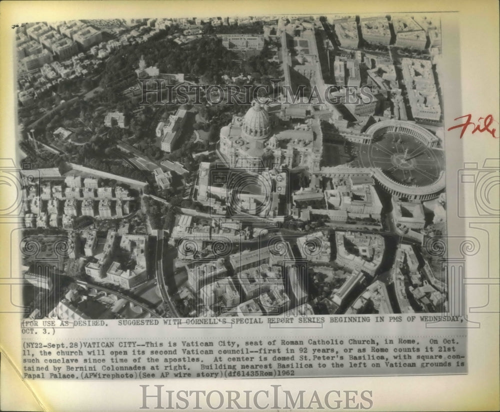 1962 Press Photo Vatican City at center is domed St. Peter&#39;s Basilica- Historic Images