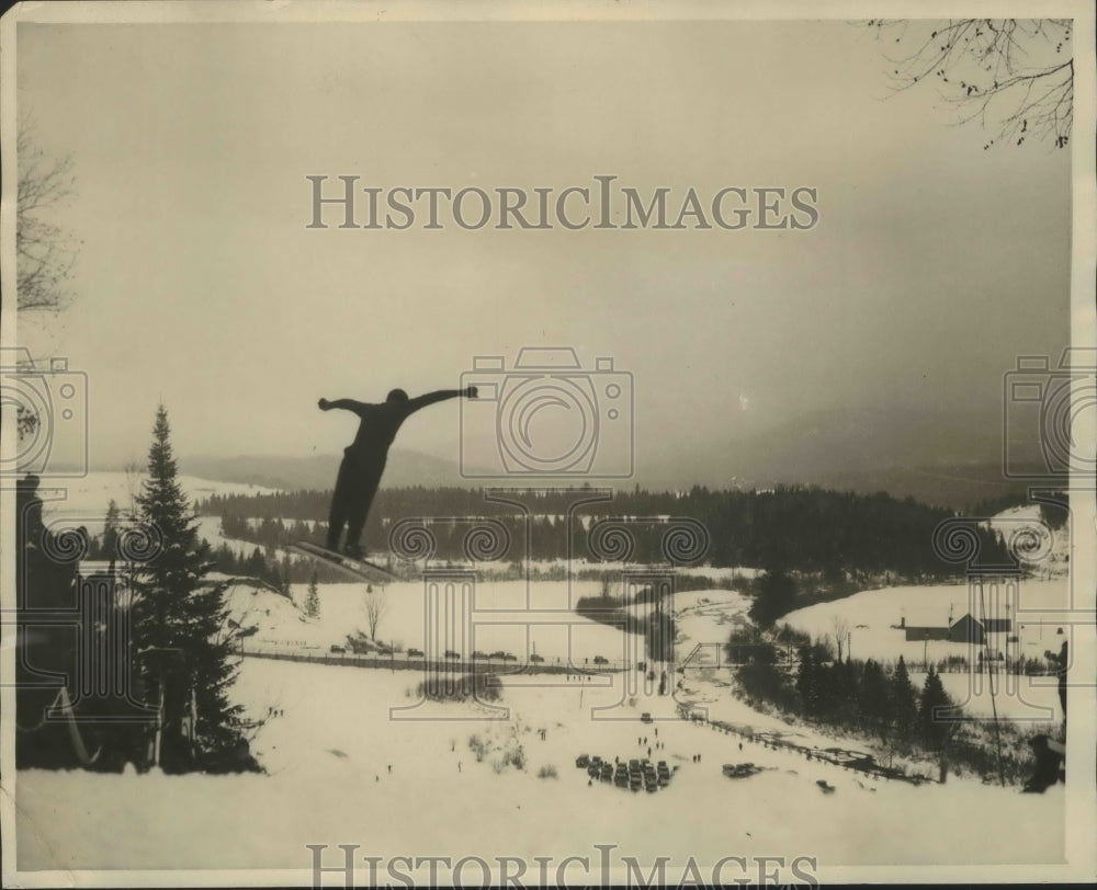 1931 Press Photo J.Landy at tenth Annual College Week Winter Sports - sbs00285