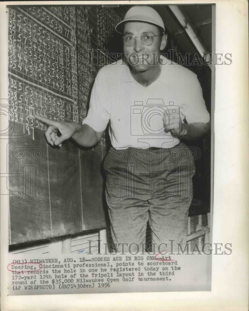 1956 Press Photo Art Doering Cincinnati Professional points to scoreboard- Historic Images