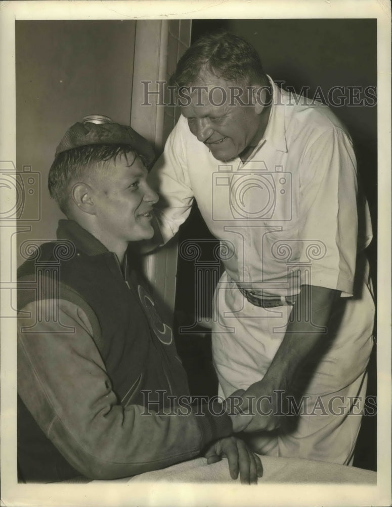 1941 Press Photo Paul Erickson of Chicago Cubs with trainer Andy Lotshawnafter- Historic Images