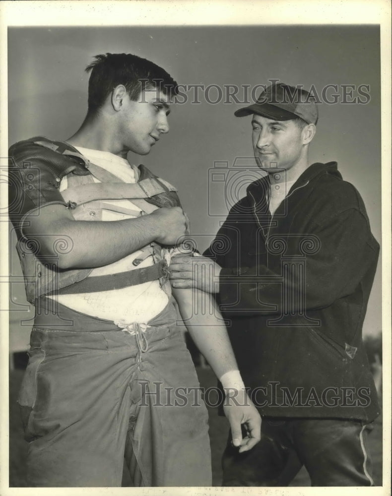 1942 Press Photo Coach Elwood Kammer Just Won 50th Consecutive Football Game- Historic Images