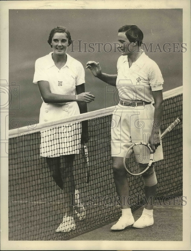 1937 Press Photo Kay Stamers congratulates Helen Jacobs - sbs00727