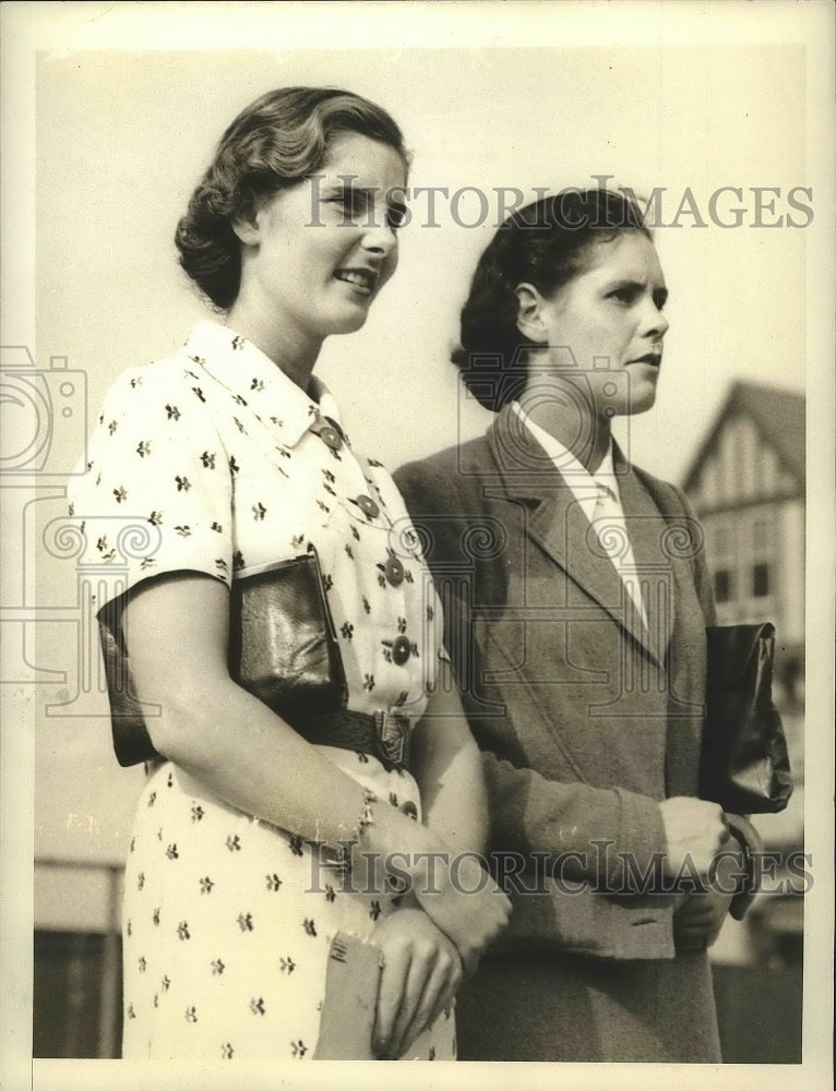1935 Press Photo Kay Stamers, Carolina Babcock looking on at opening games