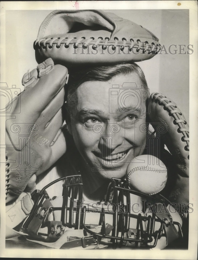 1940 Press Photo Manager Oscar Witty Vitt Peered Through Maze of Baseball Equip- Historic Images