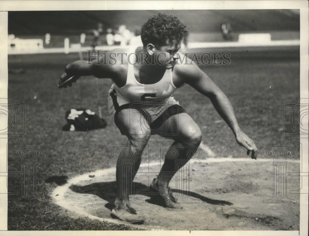 1930 Press Photo Eric Krenz Weight Tosser Shatters Own World Record in Discus- Historic Images