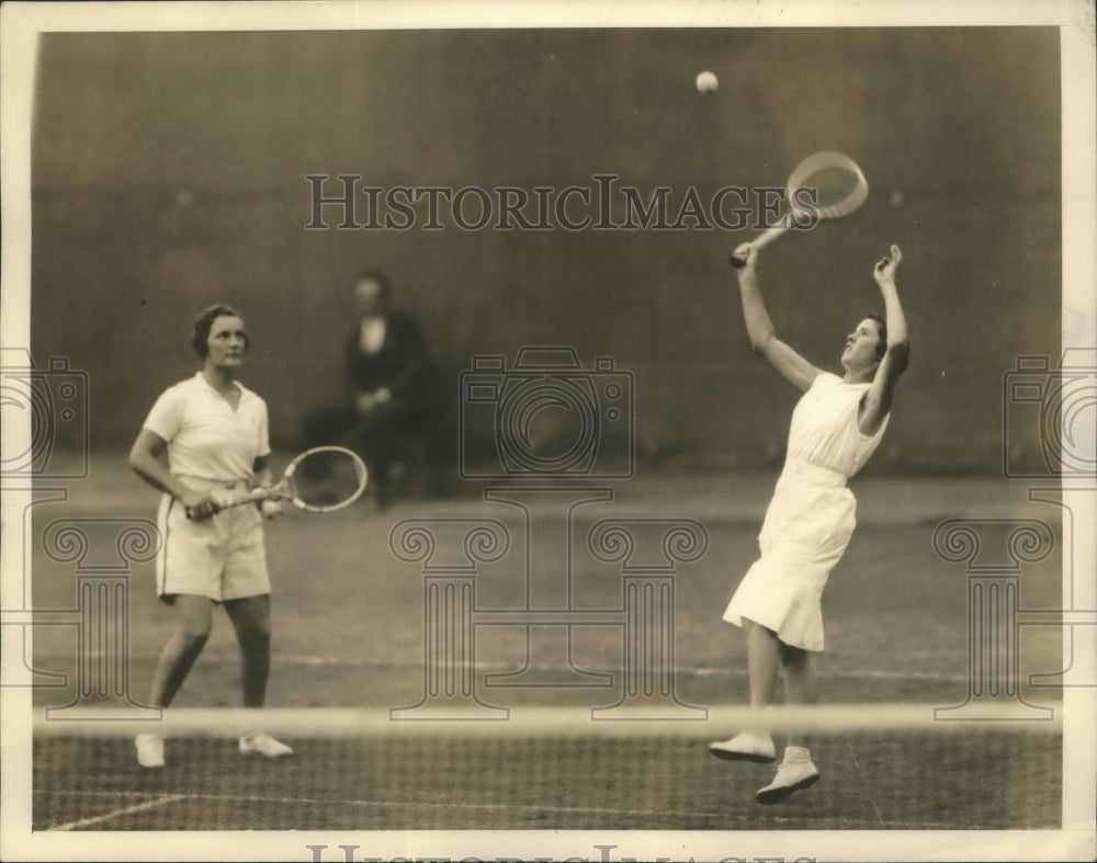 1933 Press Photo Sarah Palfrey Reaches for Hard One While Helen Jacobs Stands By- Historic Images