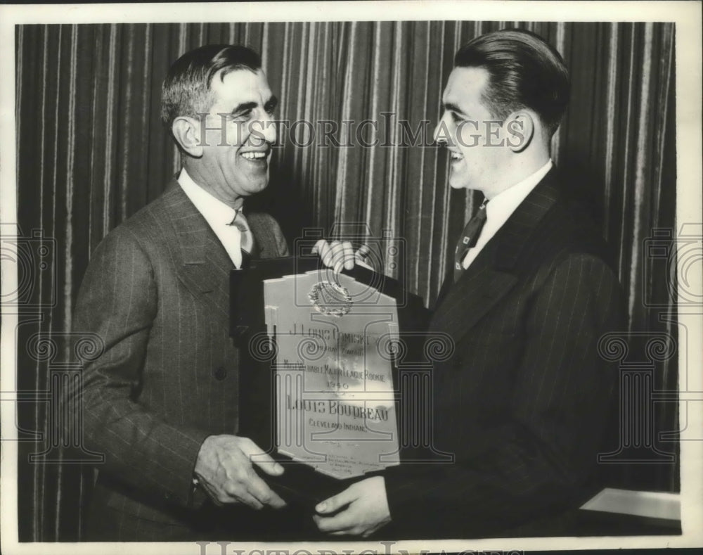 1941 Press Photo Lou Bourdeau Shown with His Manager Roger Peckingpaugh- Historic Images