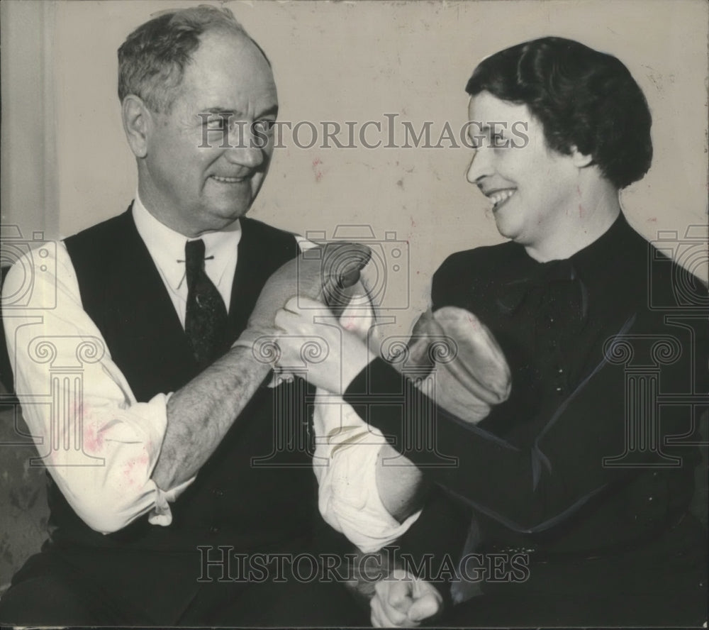 1937 Press Photo Norman Selby &quot;Kid McCoy&quot;American World Champion Boxer with wife- Historic Images