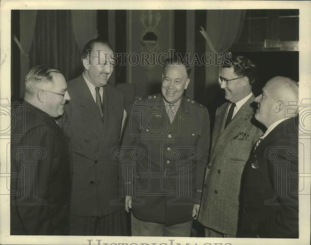 1942 Press Photo Two Football Experts Attended the Gridiorn Luncheon - sbs01859- Historic Images