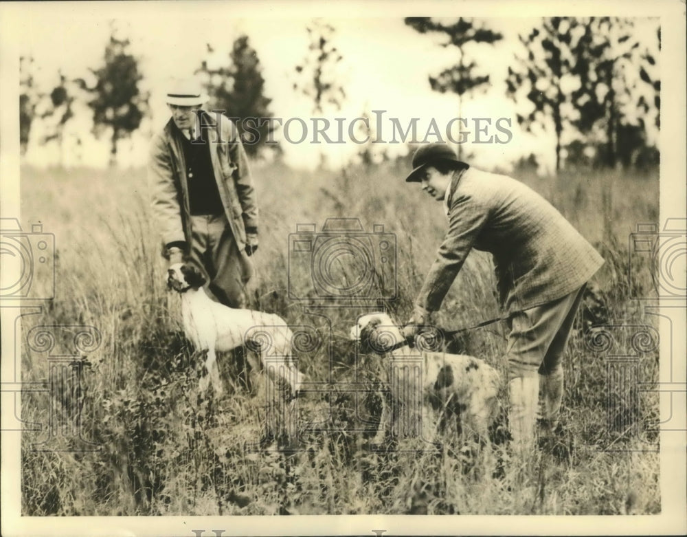 1936 Press Photo Mrs.Edwin N.Vare Jr.. International Golf Star with her dogs- Historic Images