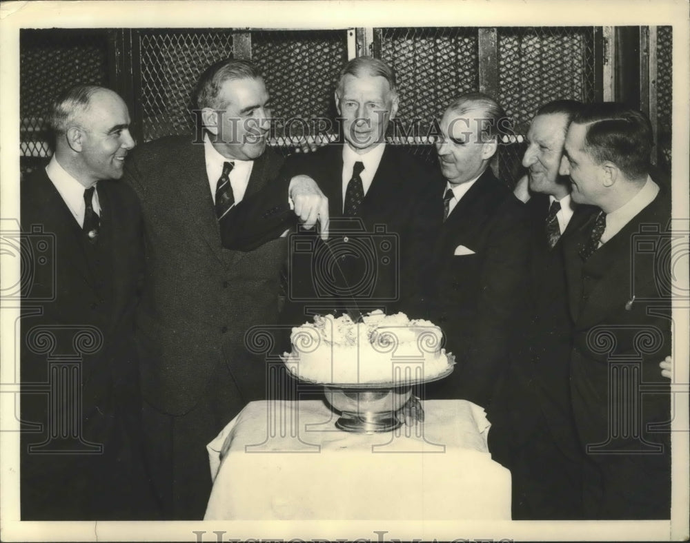 1936 Press Photo Connie Mack Greeted by His Associates with Surprise Birthday- Historic Images