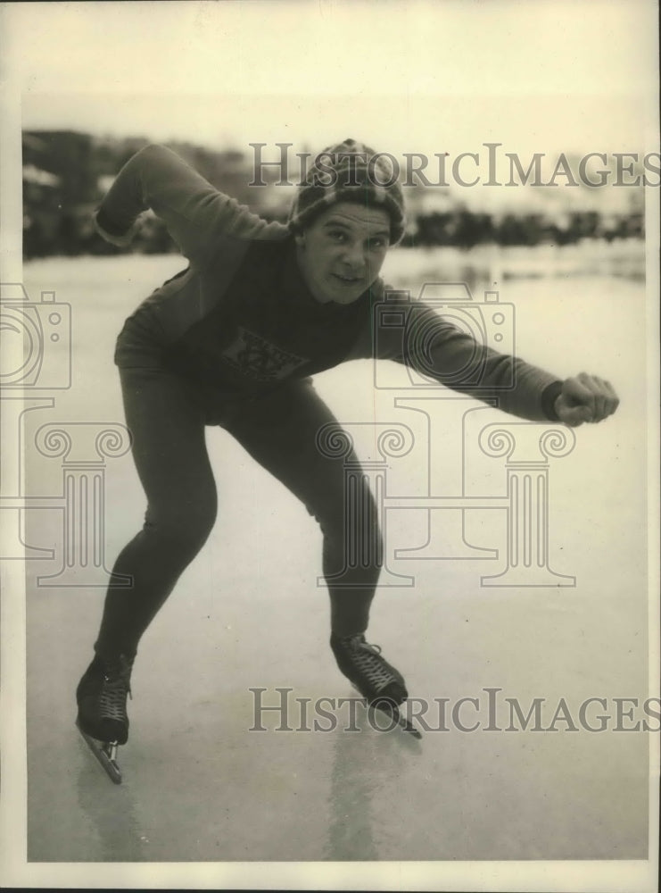 1930 Press Photo Wilbur Marks holder of All Western Junior Skating Title- Historic Images