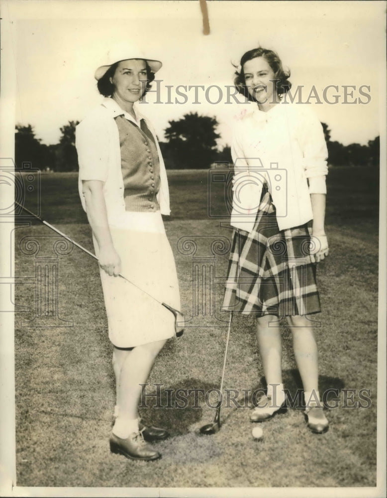 1941 Press Photo Mrs.Dan Chandler and Mrs. Sam Israel in Southern Women's Golf- Historic Images