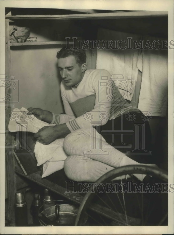1928 Press Photo Armand Blanchonett Reading Fan Mail While Partner Keeps Lead- Historic Images