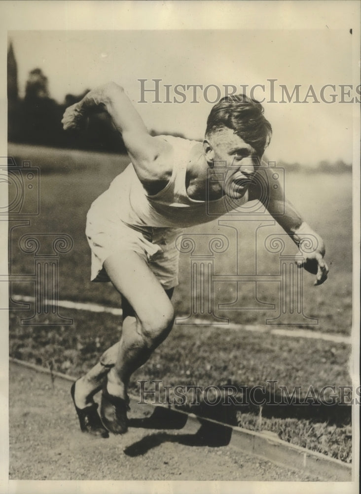 1929 Press Photo Leo Lermond Boston runner demonstrates his starting moves- Historic Images