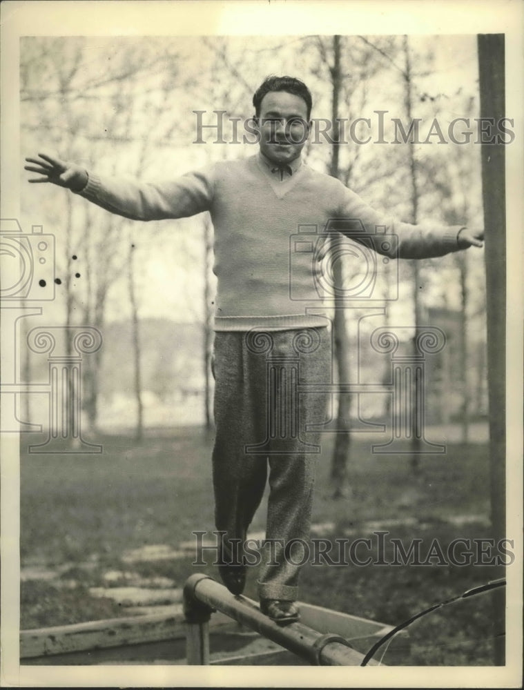 Press Photo Boxer Jimmy McLarnin trains at Swan Lake NY camp - sbs02853- Historic Images