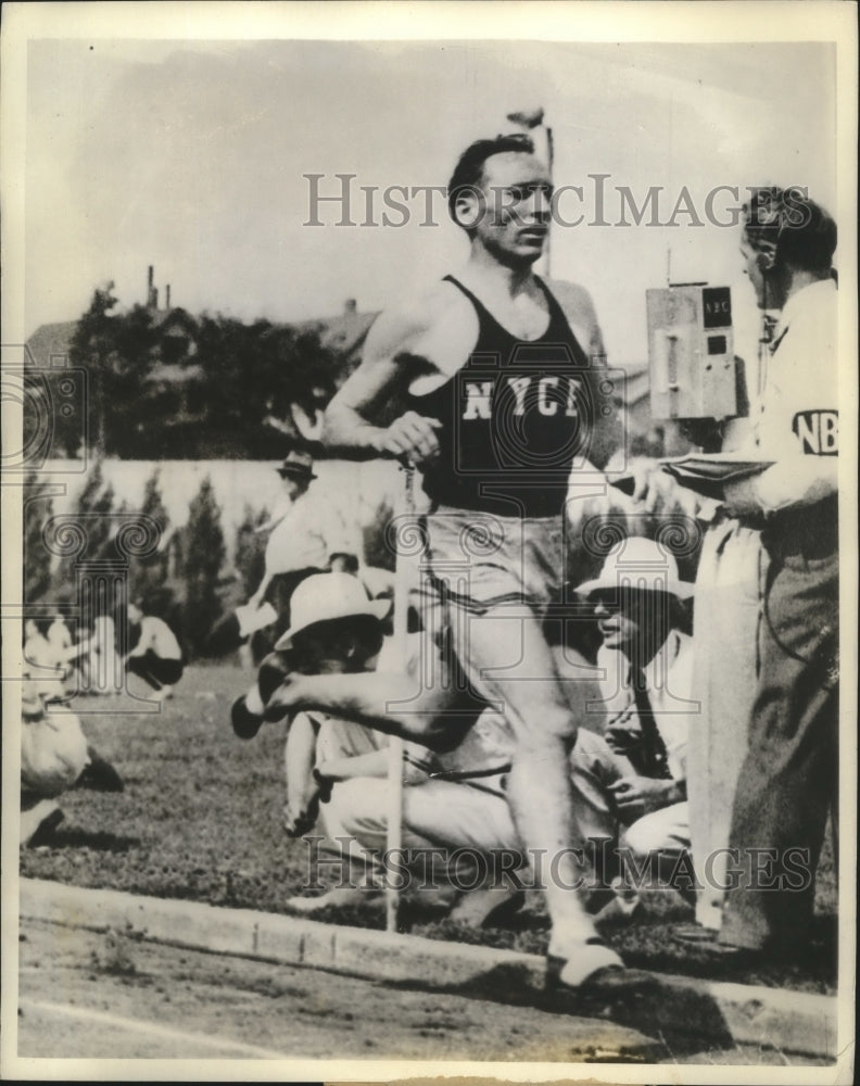 1937 Press Photo Glen Cunningham wins 1500 Meter at Nat&#39;l AAU Track Meet- Historic Images