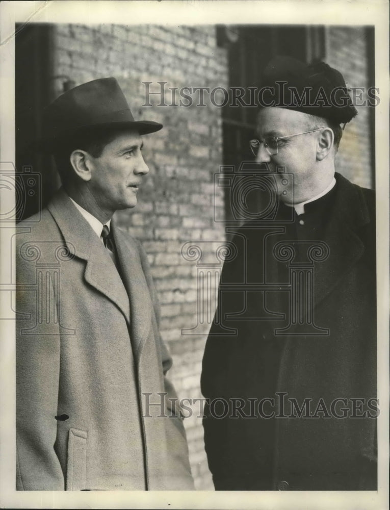 1941 Press Photo Elmer Layden with Rev. Hugh O'Donnell of Notre Dame at meeting- Historic Images