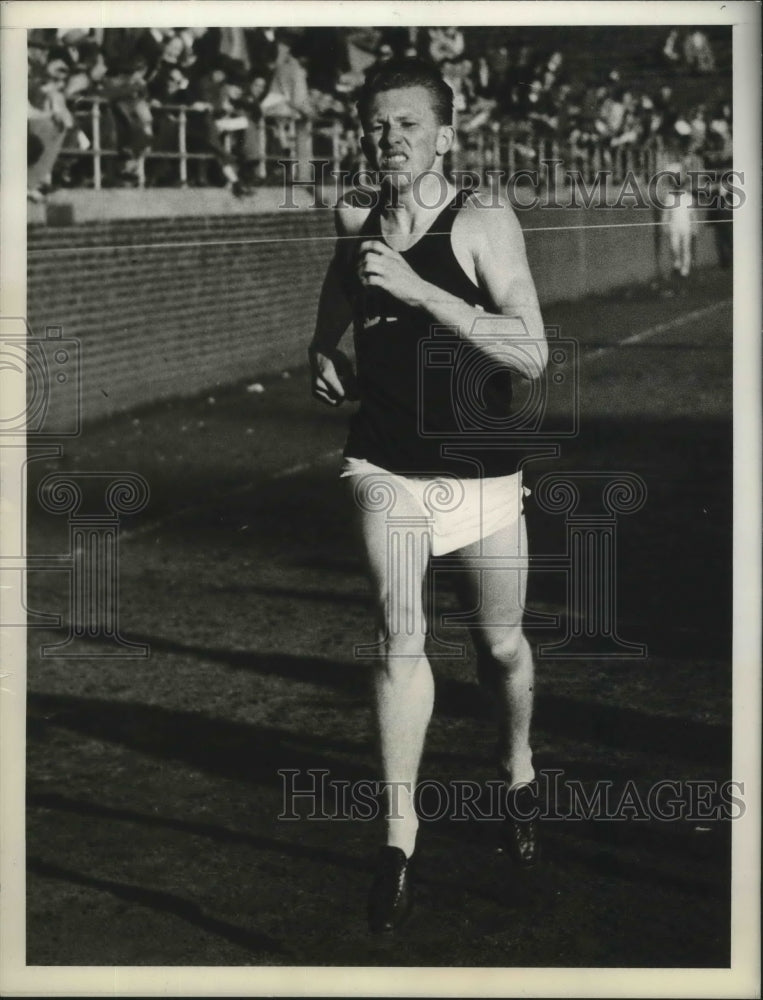 1941 Press Photo Fred Wilt, Indiana track star, wins 2 Mile event, Penn Relays- Historic Images