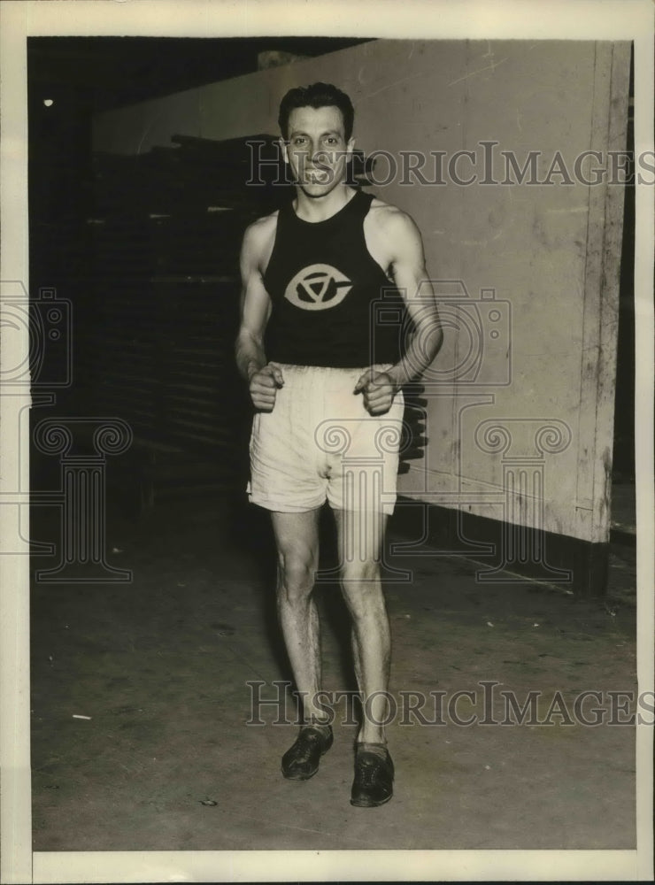 1932 Press Photo Michael Pecora wins Mile Walk at AAU Meet - sbs03237- Historic Images