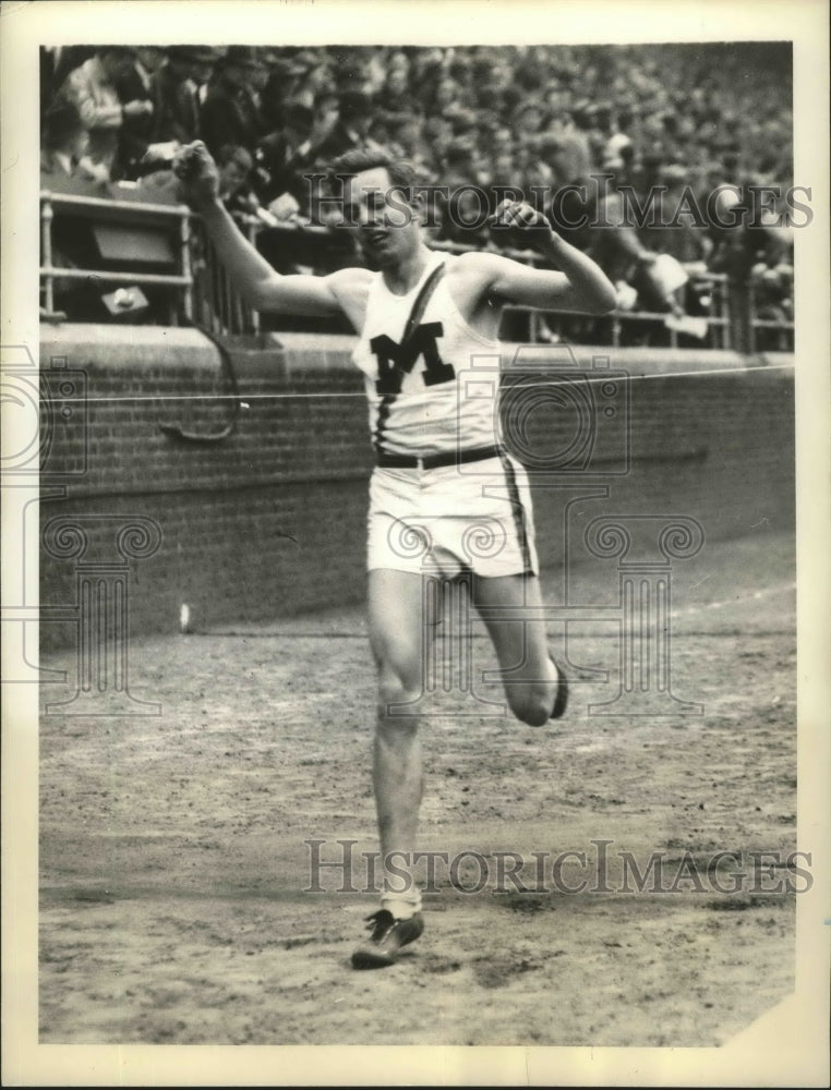 1938 Press Photo Ralph Schwartzkopf of Michigan wins 3000 Meter Run, Penn Relay- Historic Images