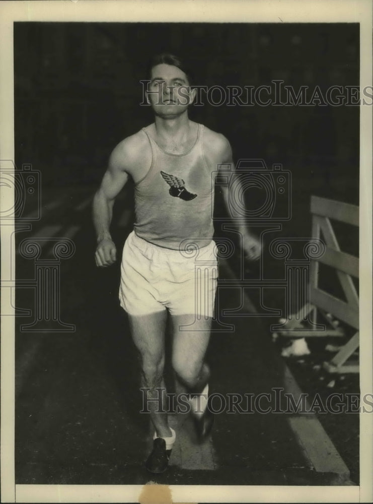 1932 Press Photo former track Olympian Frank Hussey training for Olympic Trials- Historic Images