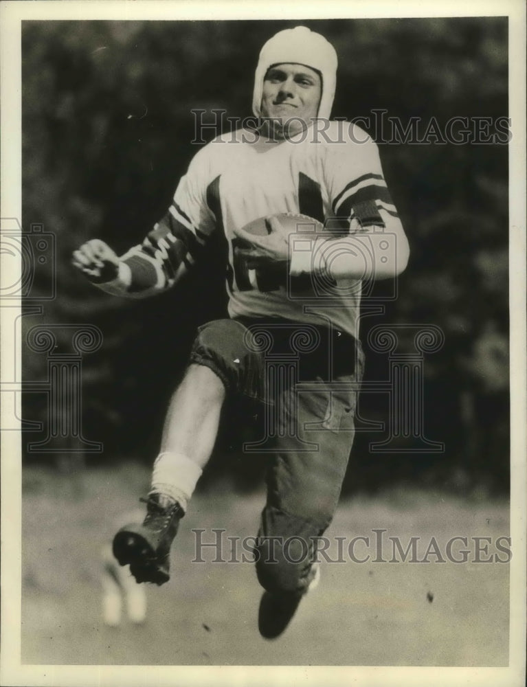 1936 Press Photo Whit "Rubber Legs" Jaeger Carrying Ball for Colgate at Practice- Historic Images