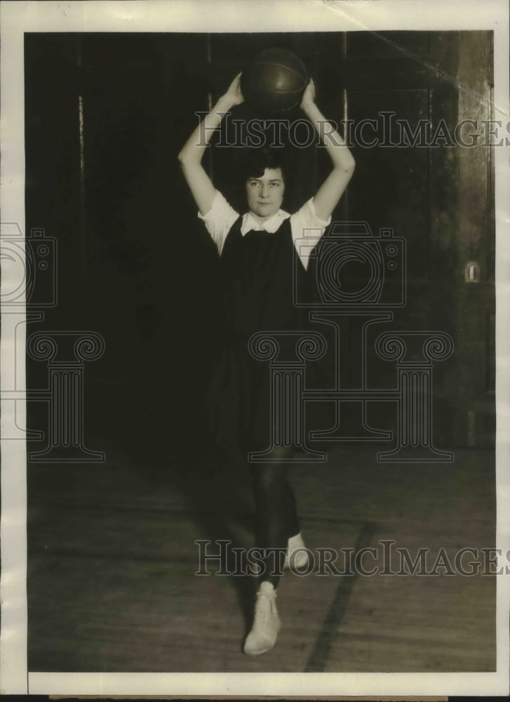 1928 Press Photo Kathryn Bender Star Player of Temple Univ Co-Ed Basketball Team- Historic Images