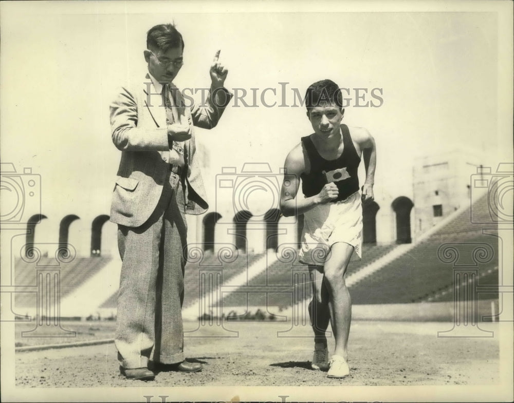 1932 Press Photo Runner Suichiro Tsuda Timed by Dr. Ken Makazawa in Los Angeles- Historic Images