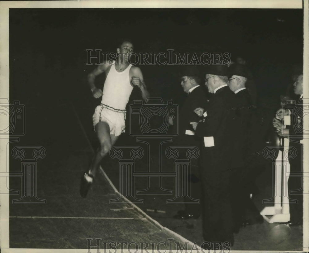 1932 Press Photo Gene Venzke Winning Knights of Columbus 500-Meter Race- Historic Images