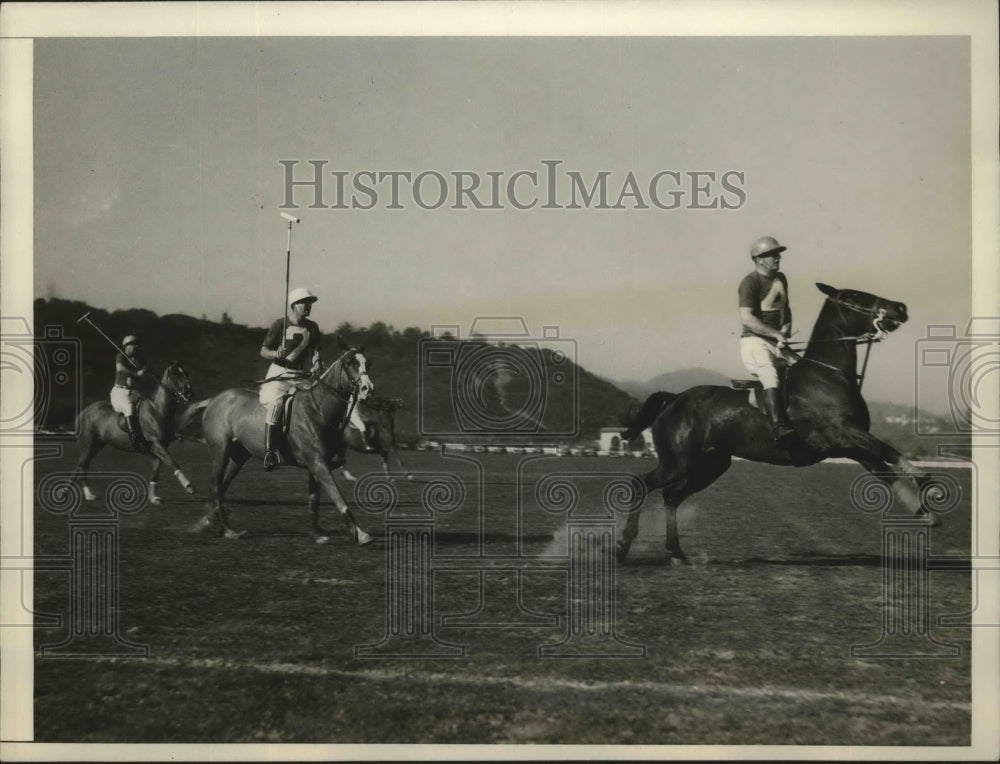 1932 Press Photo Riviera Tiger polo tam vs Cowboys in LA Snowy Baker in action- Historic Images