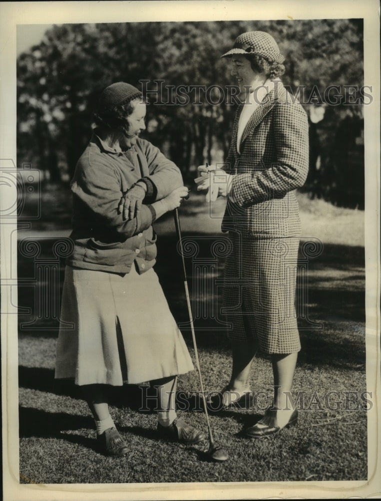 1939 Press Photo Golfer Estelle Lawson Page with Charlotte Glutting in Pinehurst- Historic Images