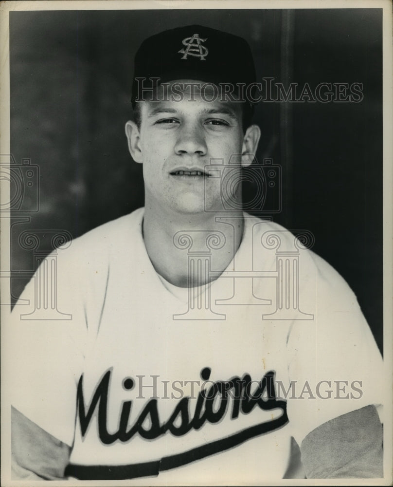 Press Photo Bill Hain of &quot;The Missions&quot; Baseball Team - sbs04888- Historic Images